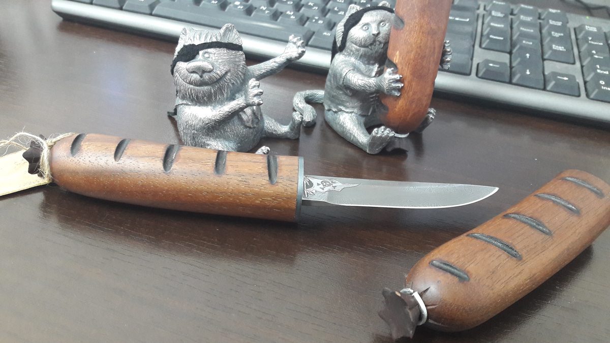Ножи сосиски: сувенир или нож для бумаг?